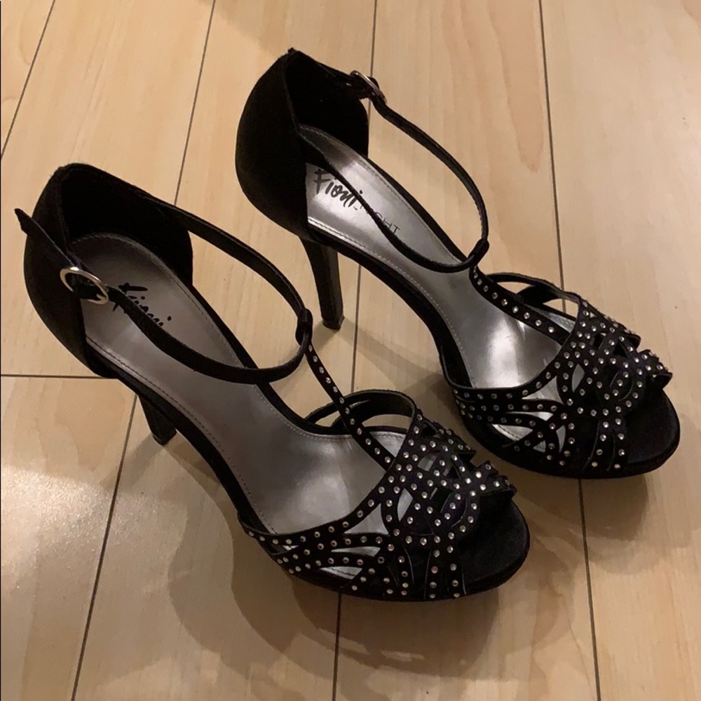 Size 7.5W black rhinestone Fioni Night heels
